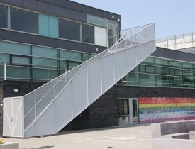 stalen-buiten-trap-school-door-ovec