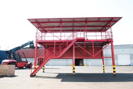 Staalconstructie met roostervloer door Ovec Multiservice