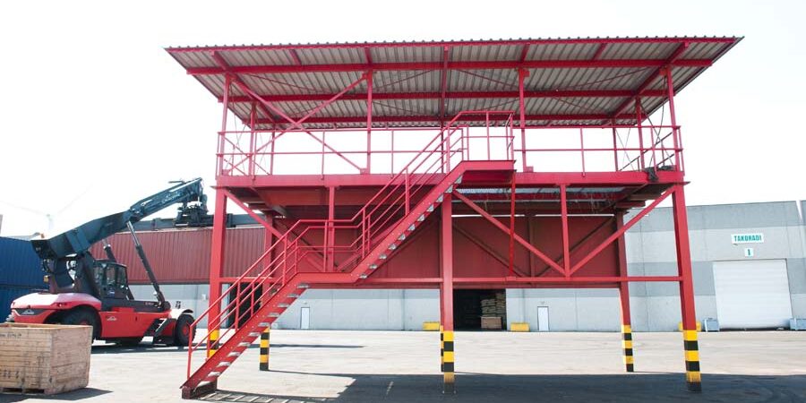 Staalconstructie met roostervloer door Ovec Multiservice